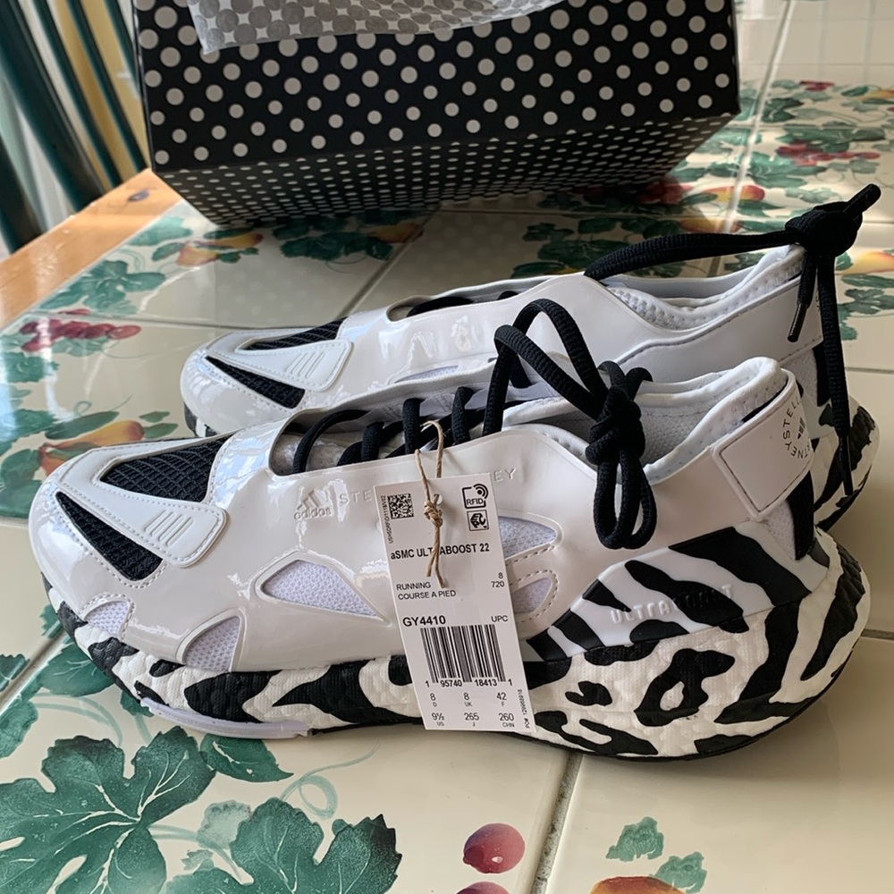 ADIDAS STELLA MCCARTNEY X WMNS ULTRABOOST 22 NEW IN BOX! White/Black US size 9.5
